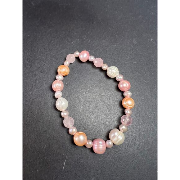 Freshwater pearl and rose quartz stretch bracelet - Picture 8 of 9